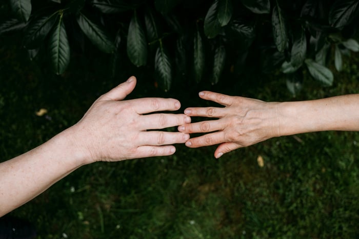 daniel-j-schwarz-AUkYjbD7SrE-unsplash