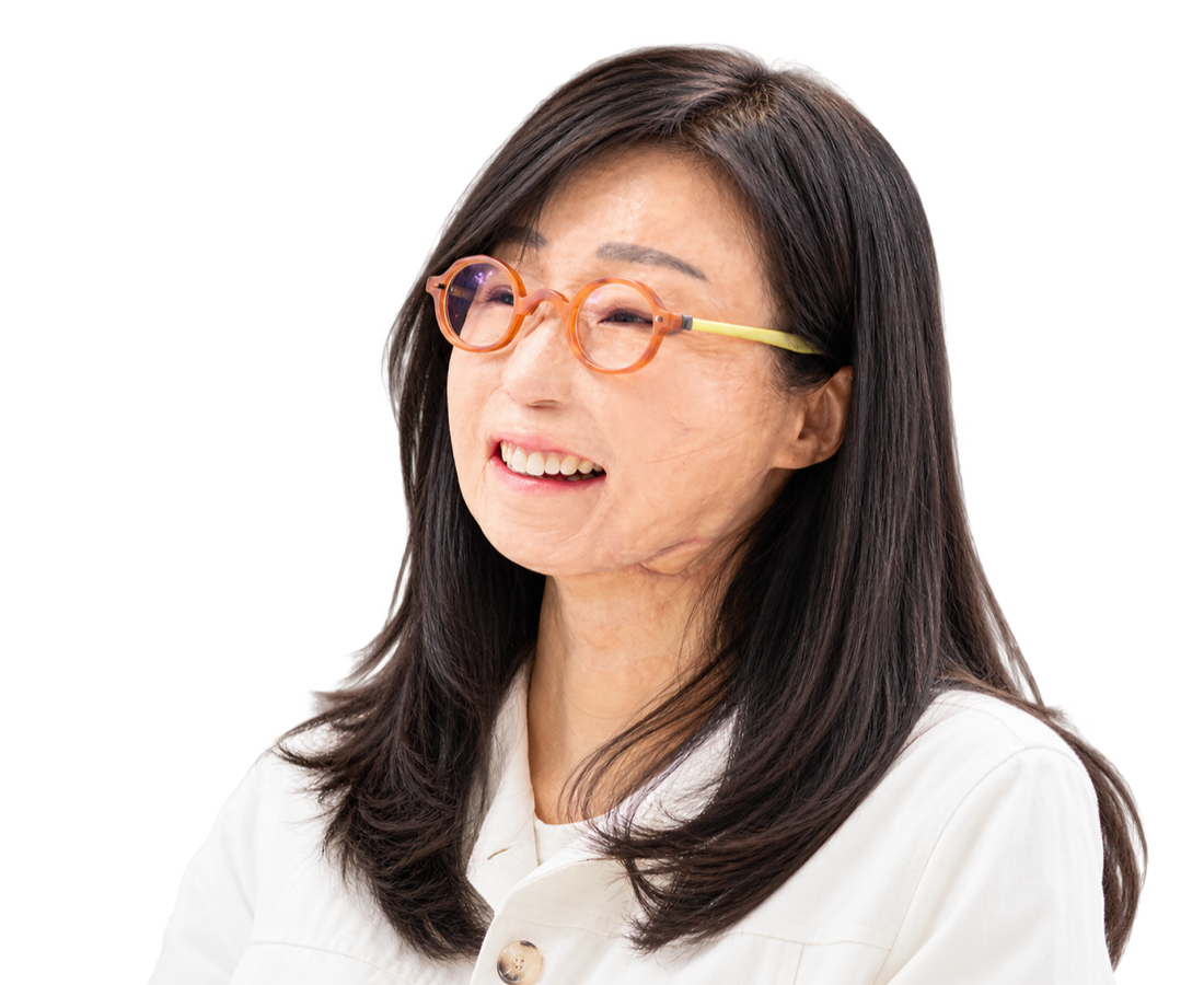 밝게 웃고 있는 이지선 교수