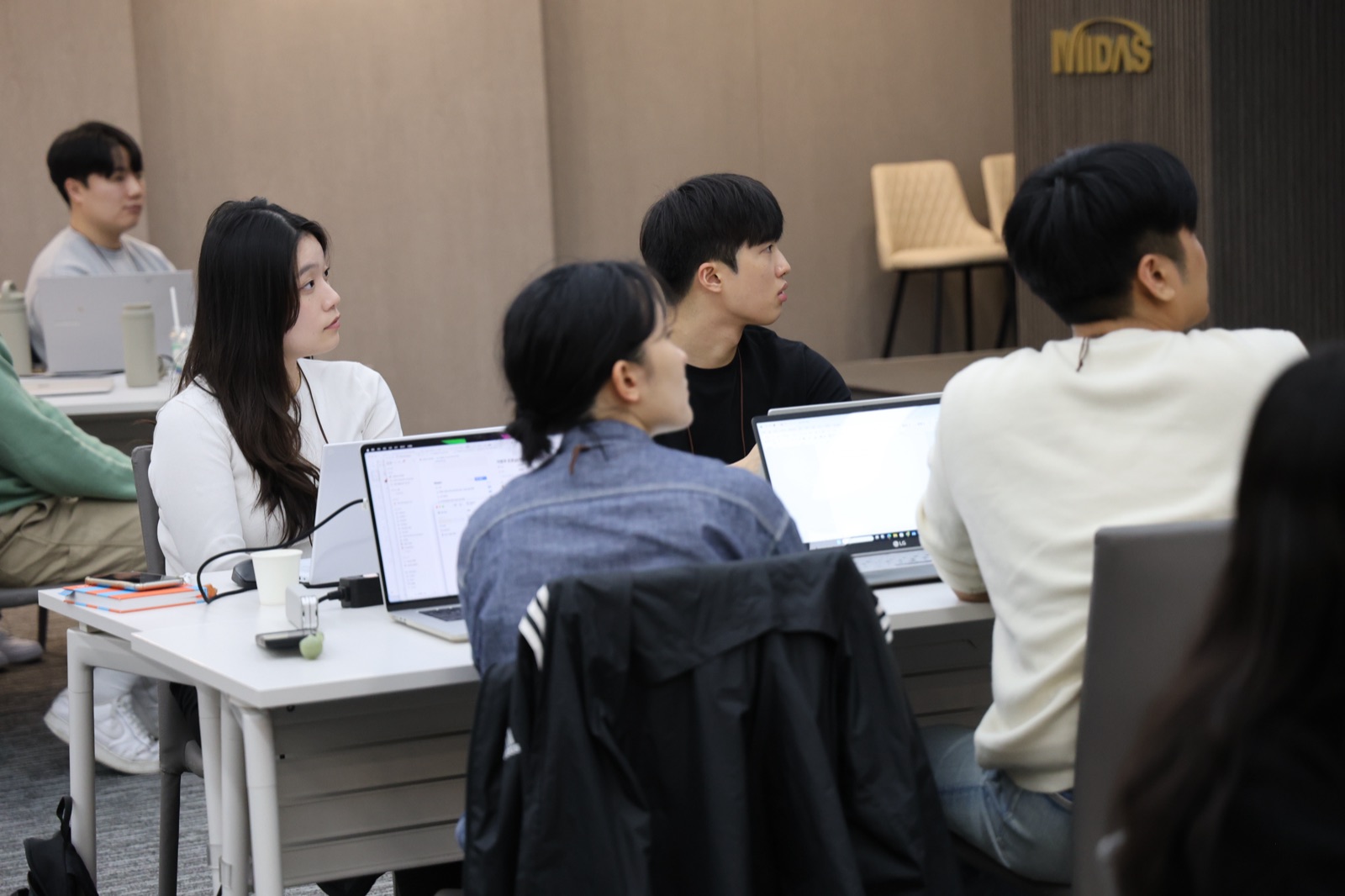 AI 활용 경험 이미지